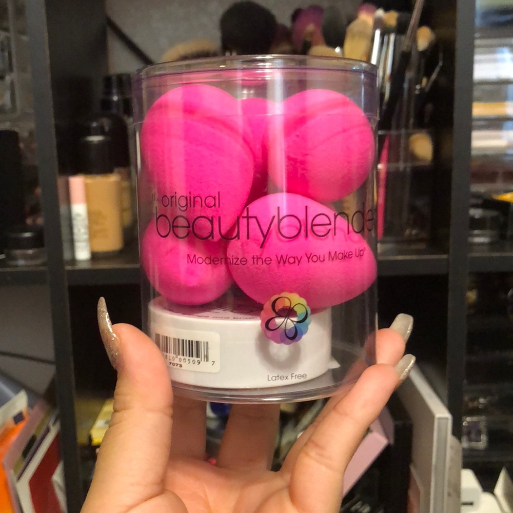 I can sell together or separate . Beauty blenders